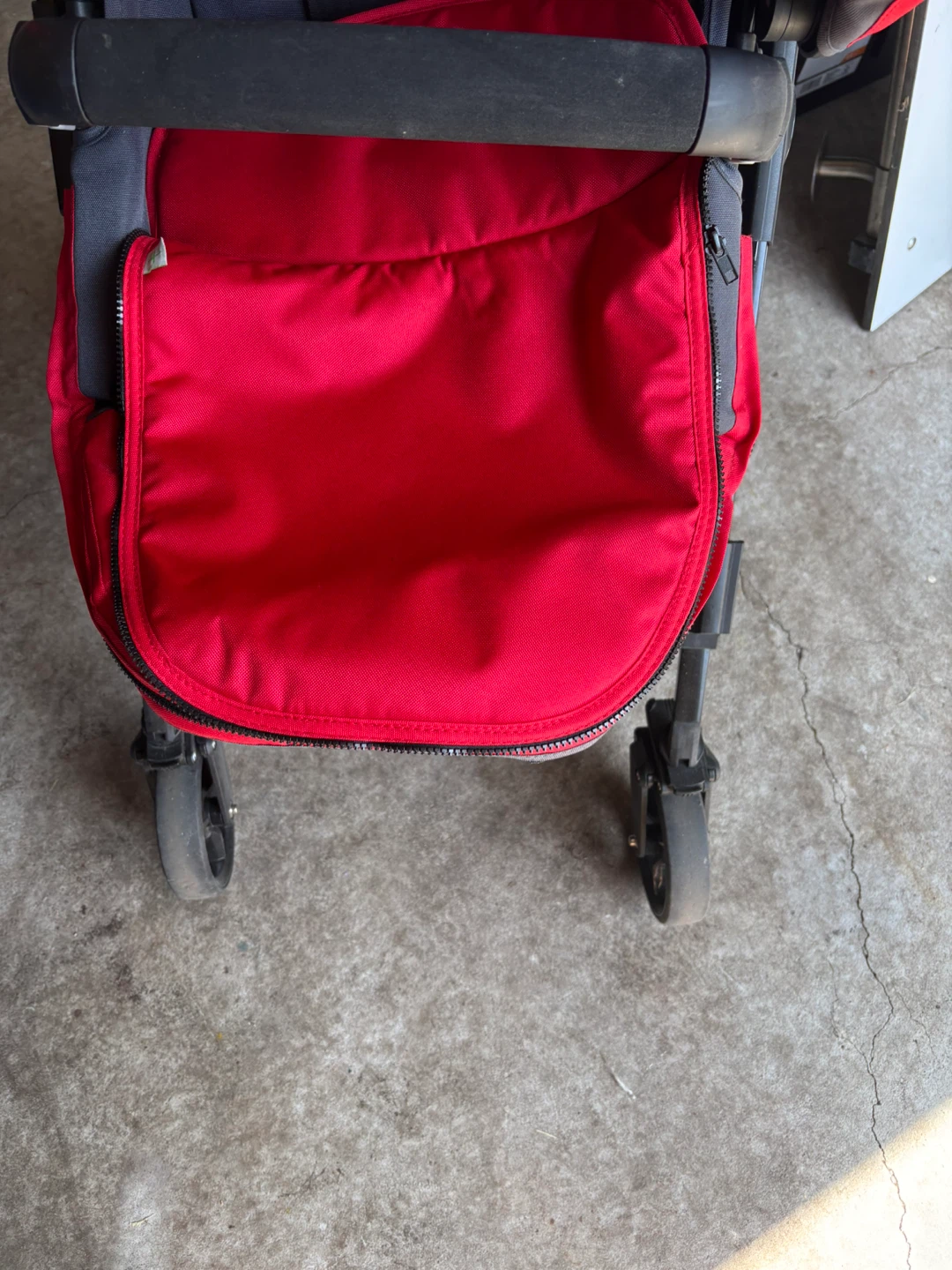 Guzzie+Guss Stroller - Red & Black - photo 2
