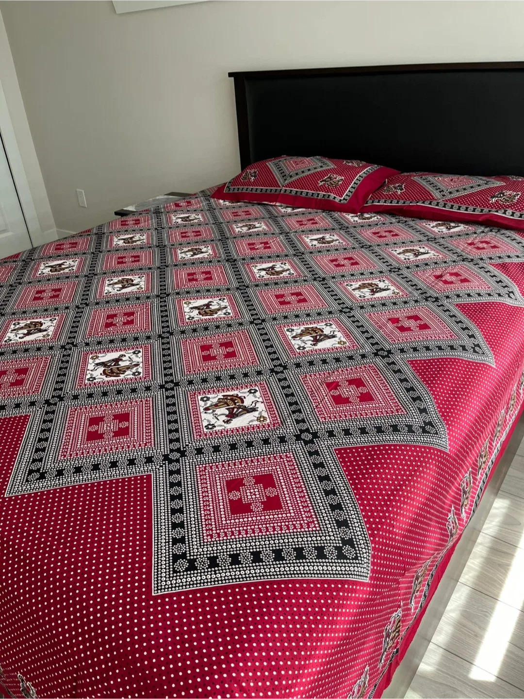 Red Patterned Bedding Set thumbnail