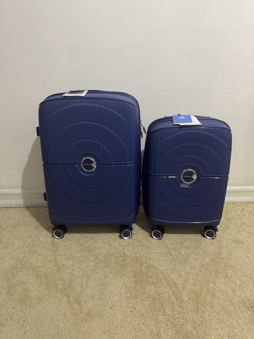 Brand New 24inch-20inch Travelhouse Blue Luggage Set