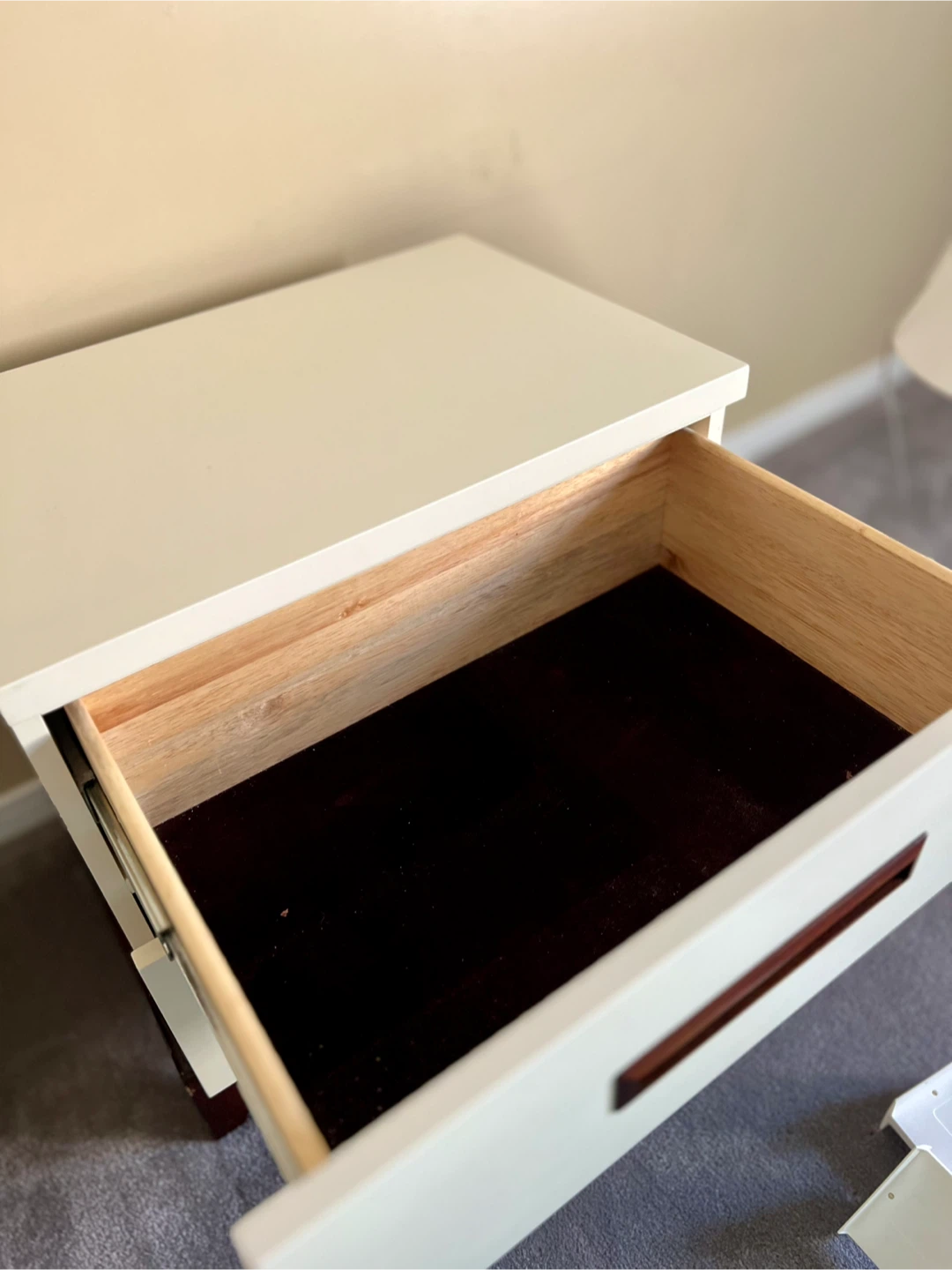 Pair of Cream Nightstands with Drawers - photo 4