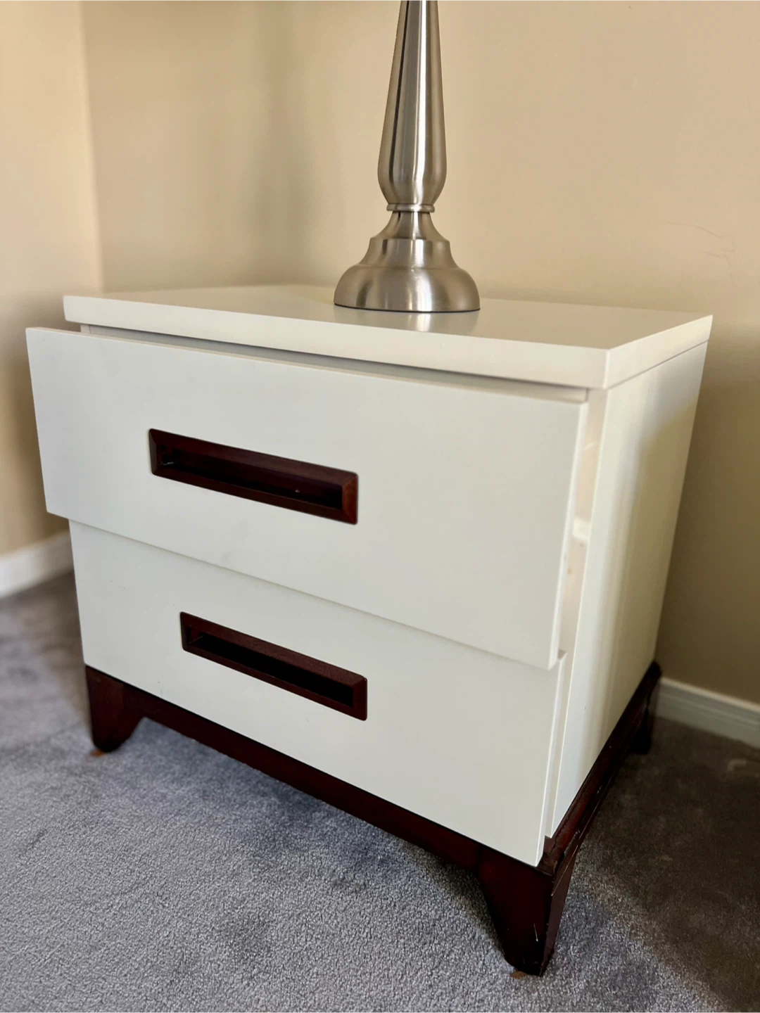 Pair of Cream Nightstands with Drawers - photo 3