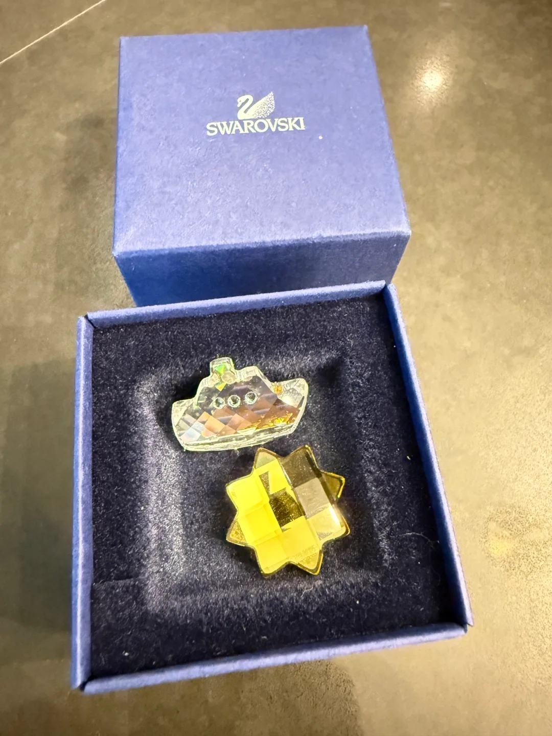 Swarovski Crystal Magnets (2) thumbnail