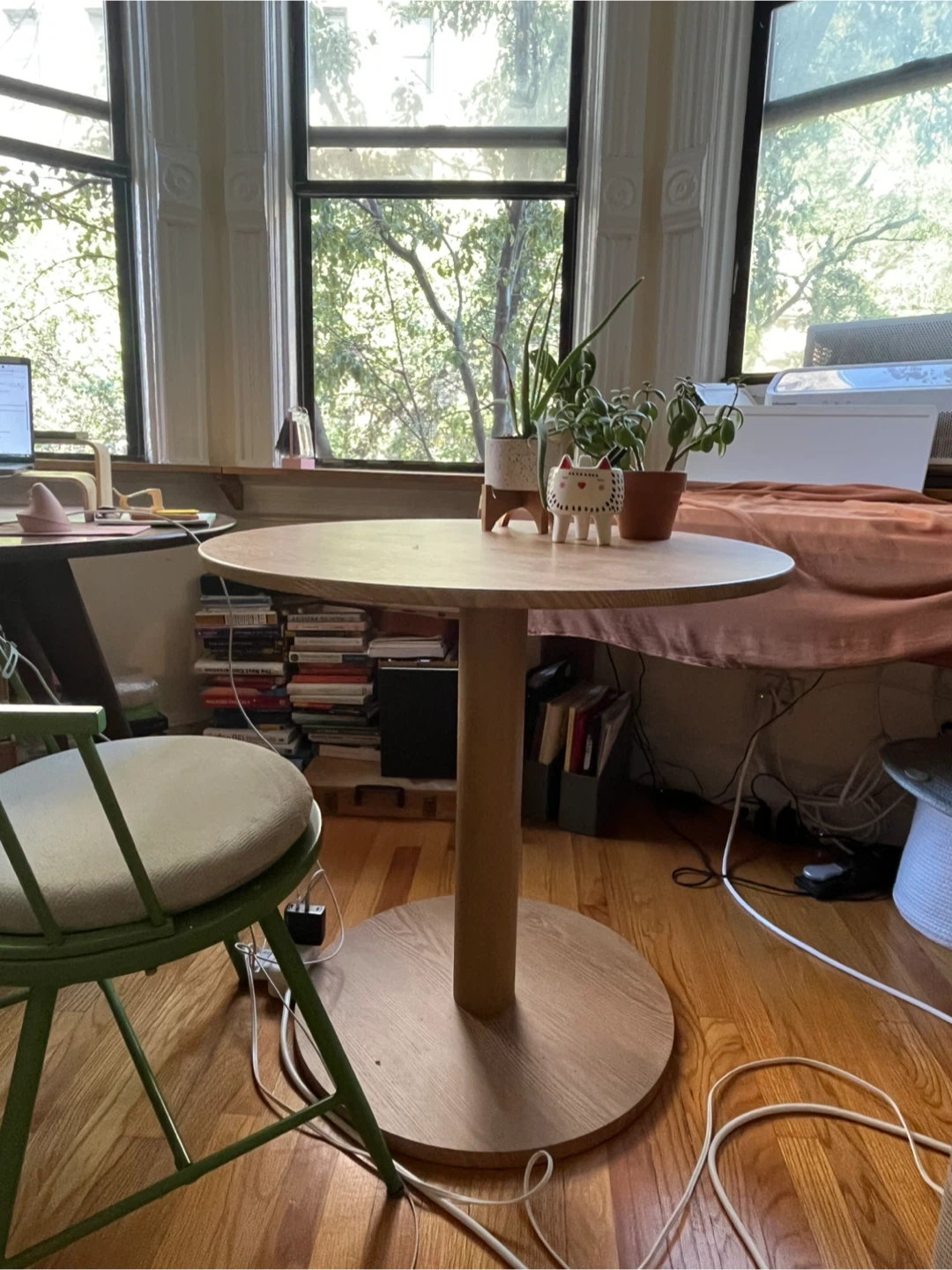 Round Dining Table - photo 2