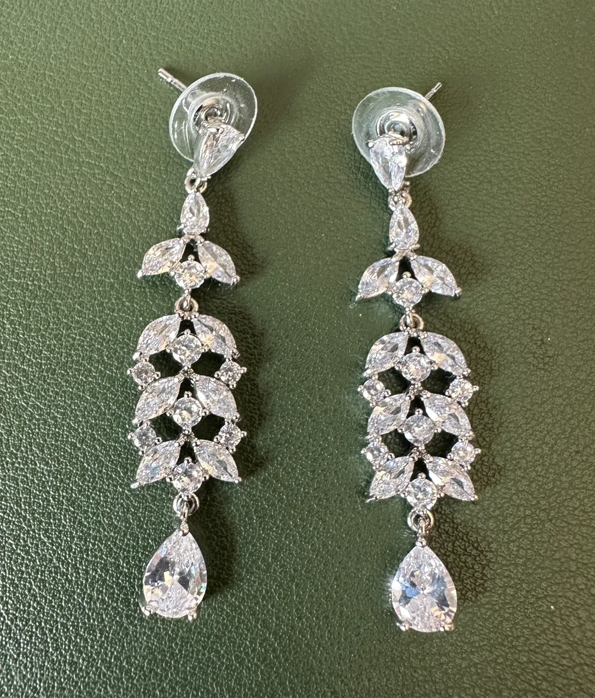Elegant Dangle Earrings thumbnail