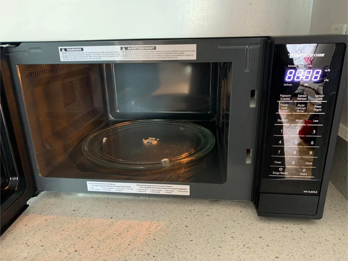 Panasonic NNSG676BC Microwave Oven - photo 2