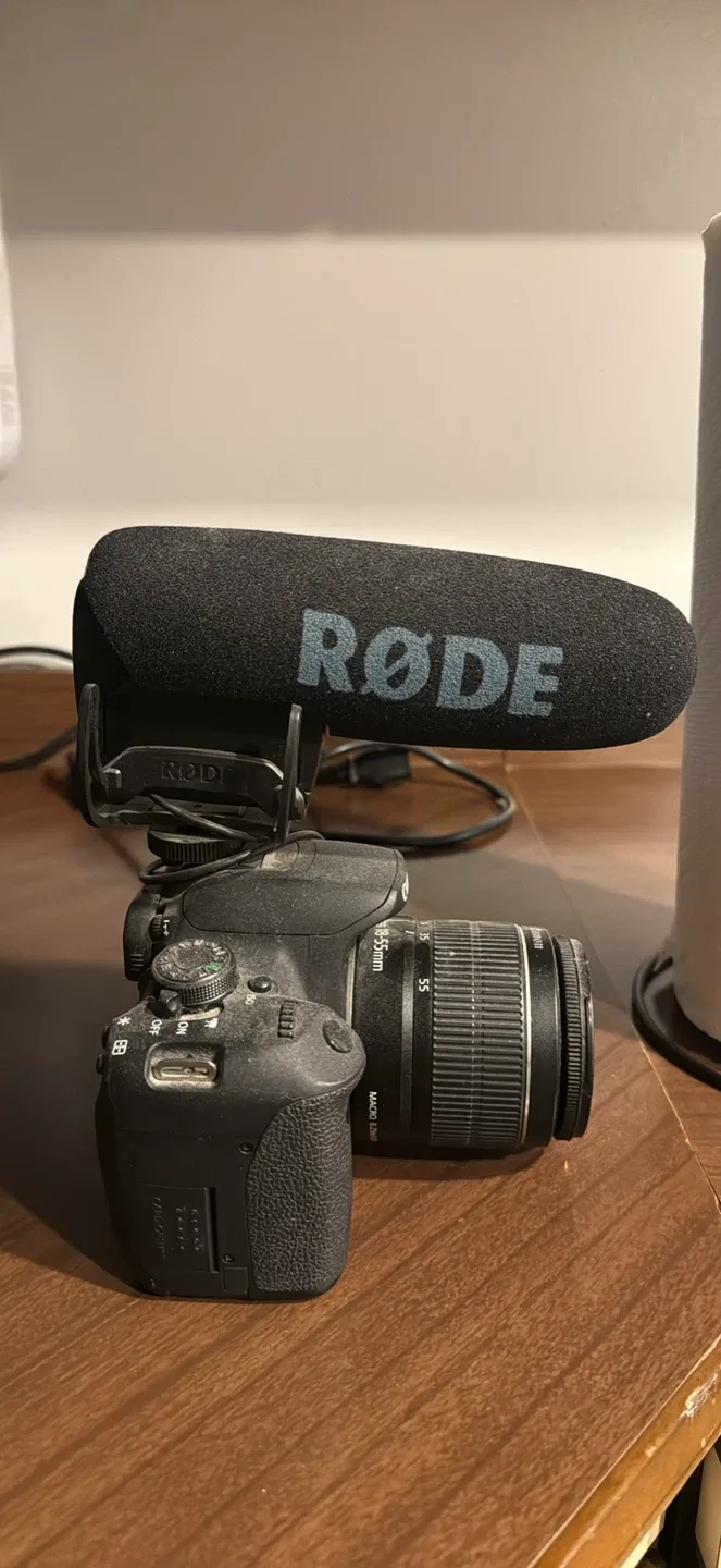 Canon EOS Rebel T6 Camera with Rode Microphone image indicator(2)