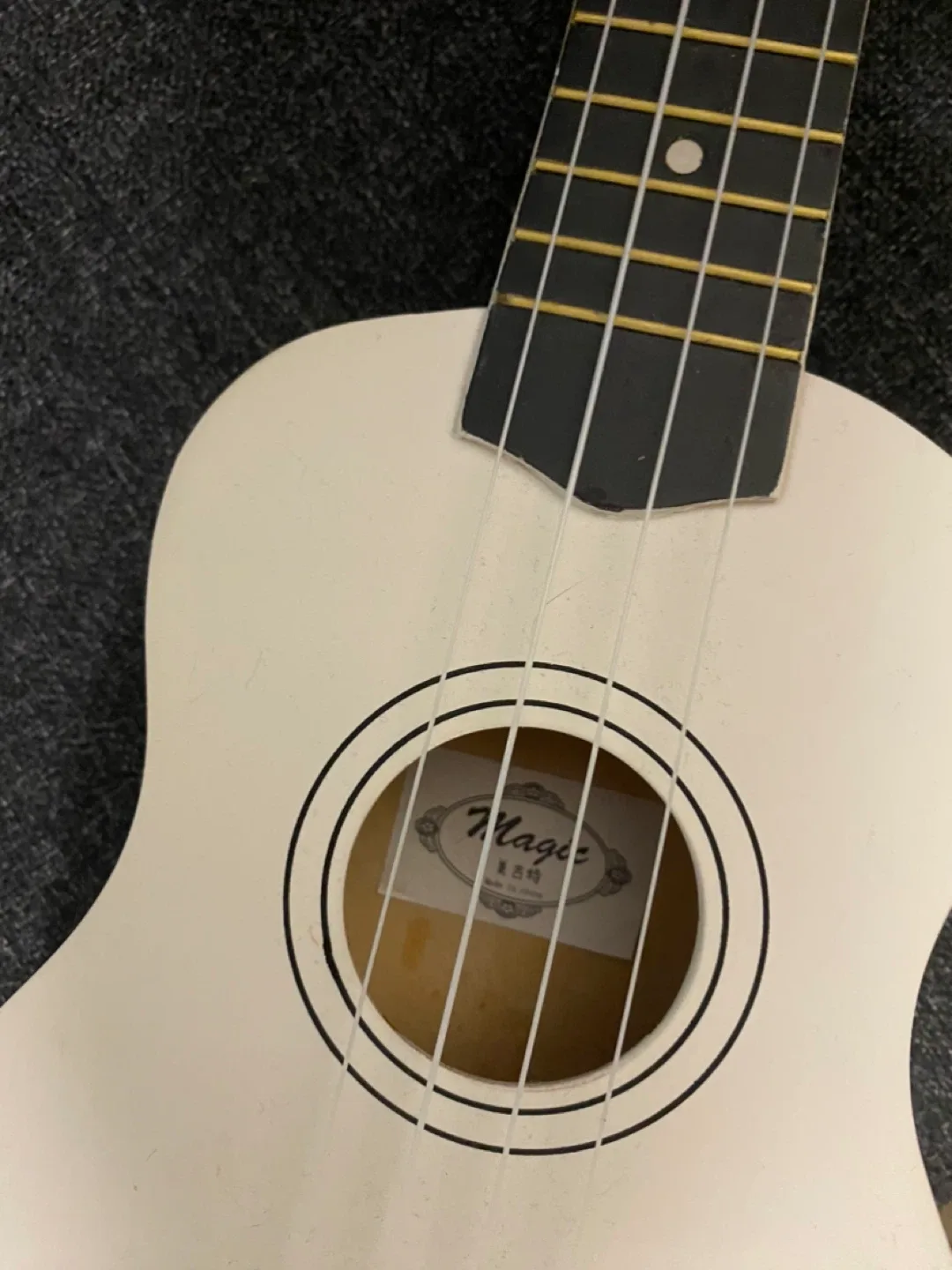 Magic Ukulele - White image indicator(2)