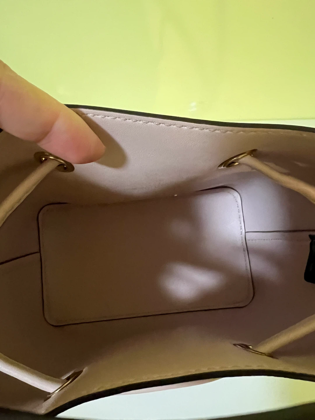 Michael Kors Bucket Bag - photo 5