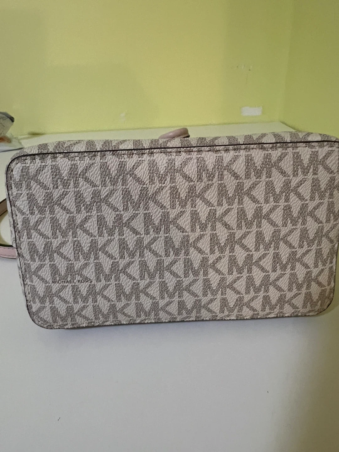 Michael Kors Bucket Bag - photo 4