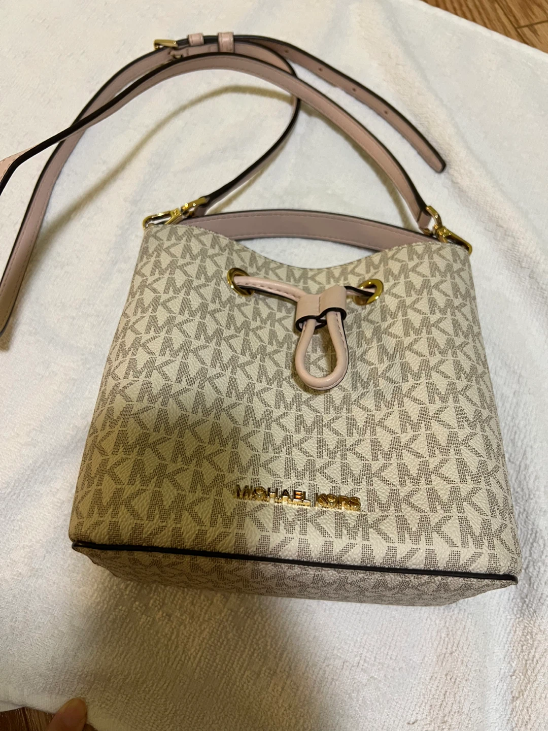 Michael Kors Bucket Bag - photo 2