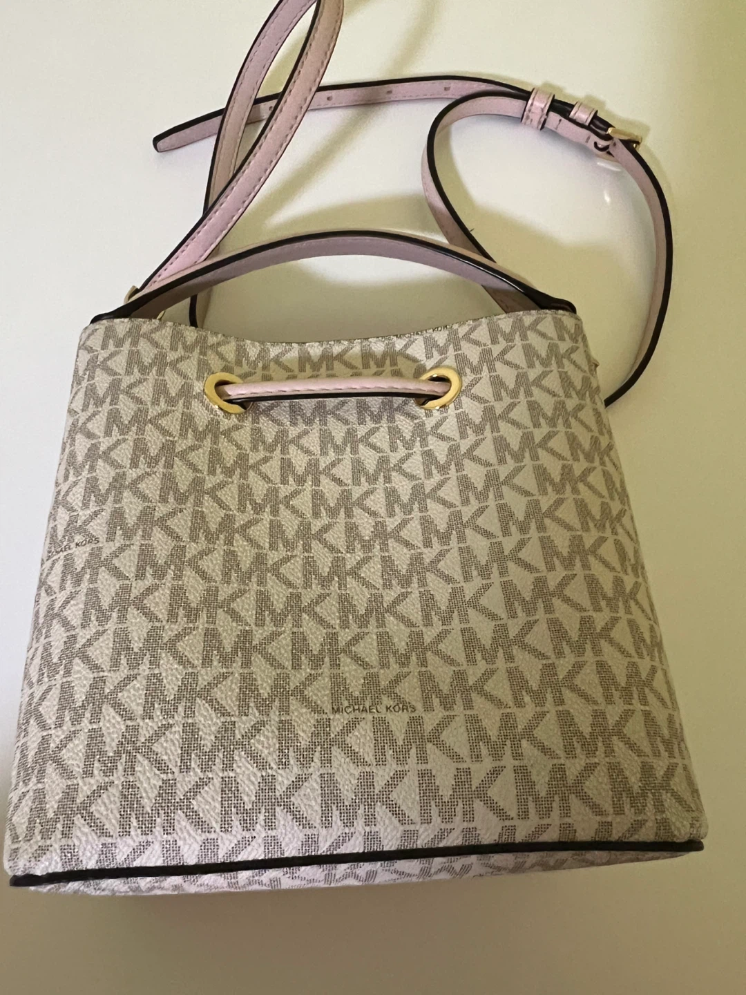 Michael Kors Bucket Bag - photo 3