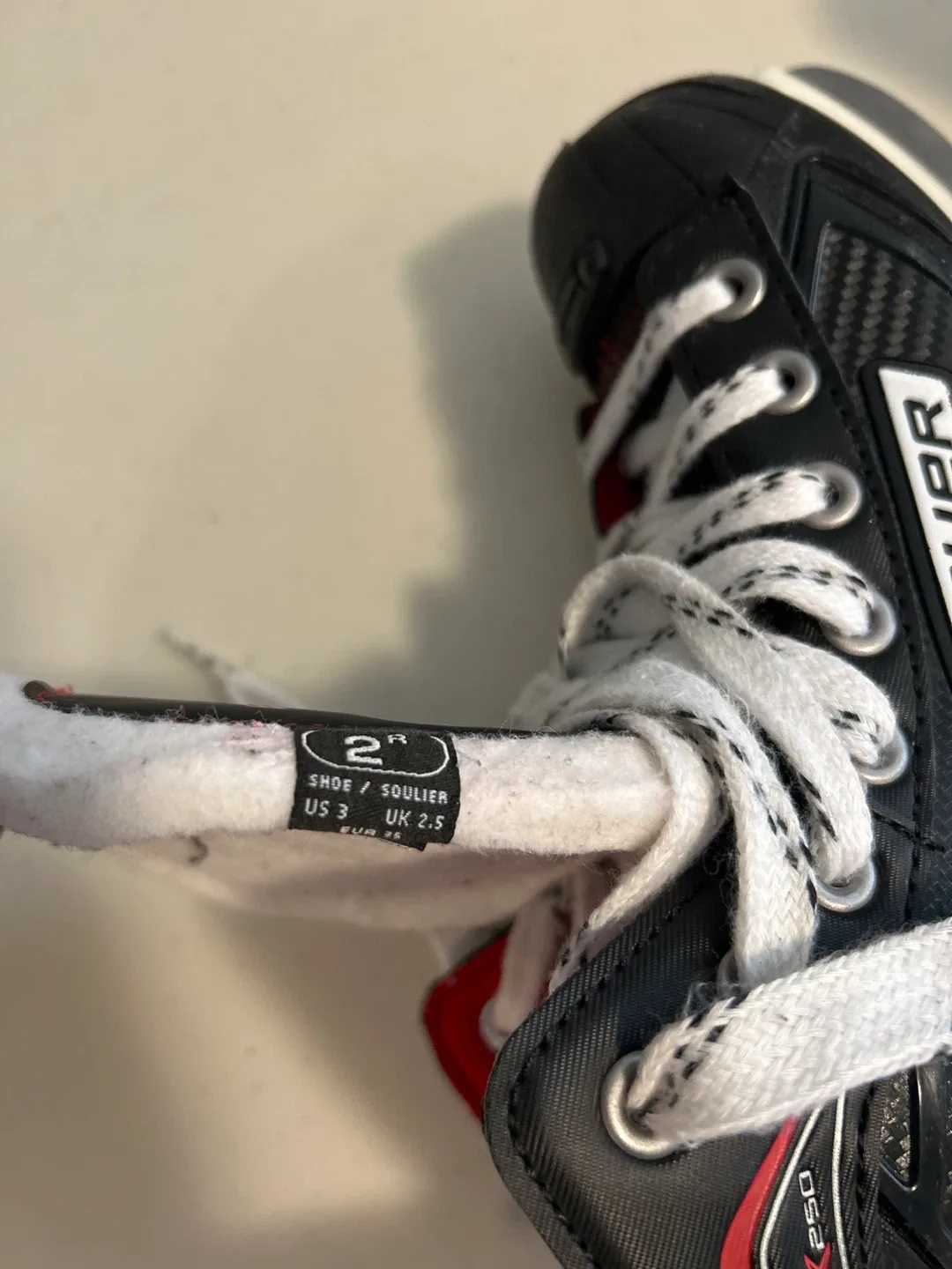 Bauer Vapor X250 Youth Ice Skates - Size 3 image indicator(2)