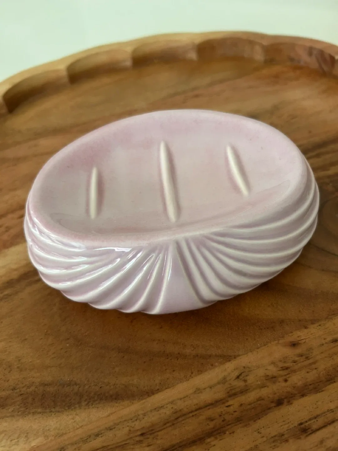 🥕👩‍🌾Vintage Pink Ceramic Soap Dish thumbnail