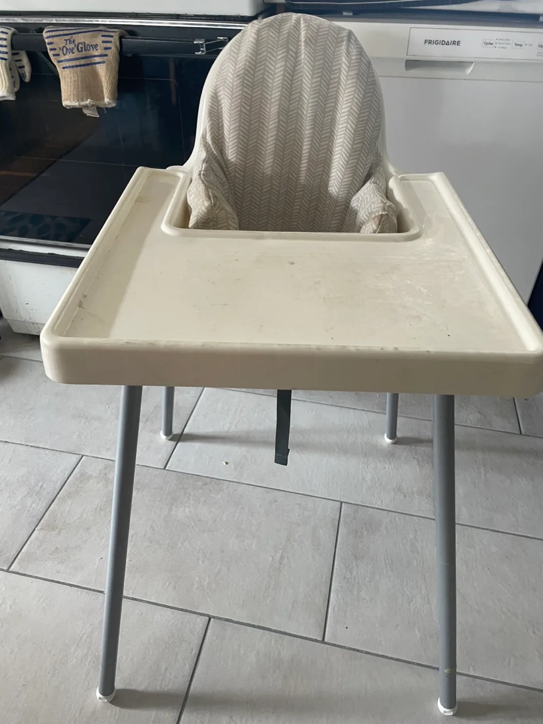Infant And Toddler High Chair with Seatbelt thumbnail