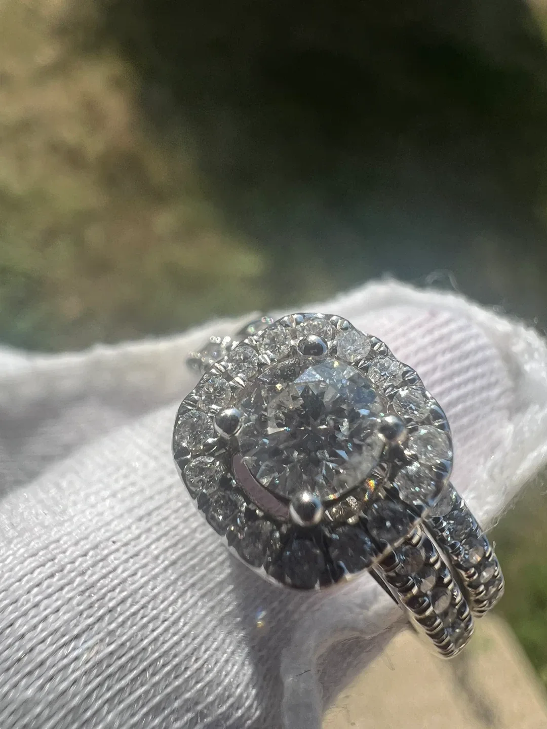 10 к Diamond Halo Engagement Ring & Wedding Band thumbnail