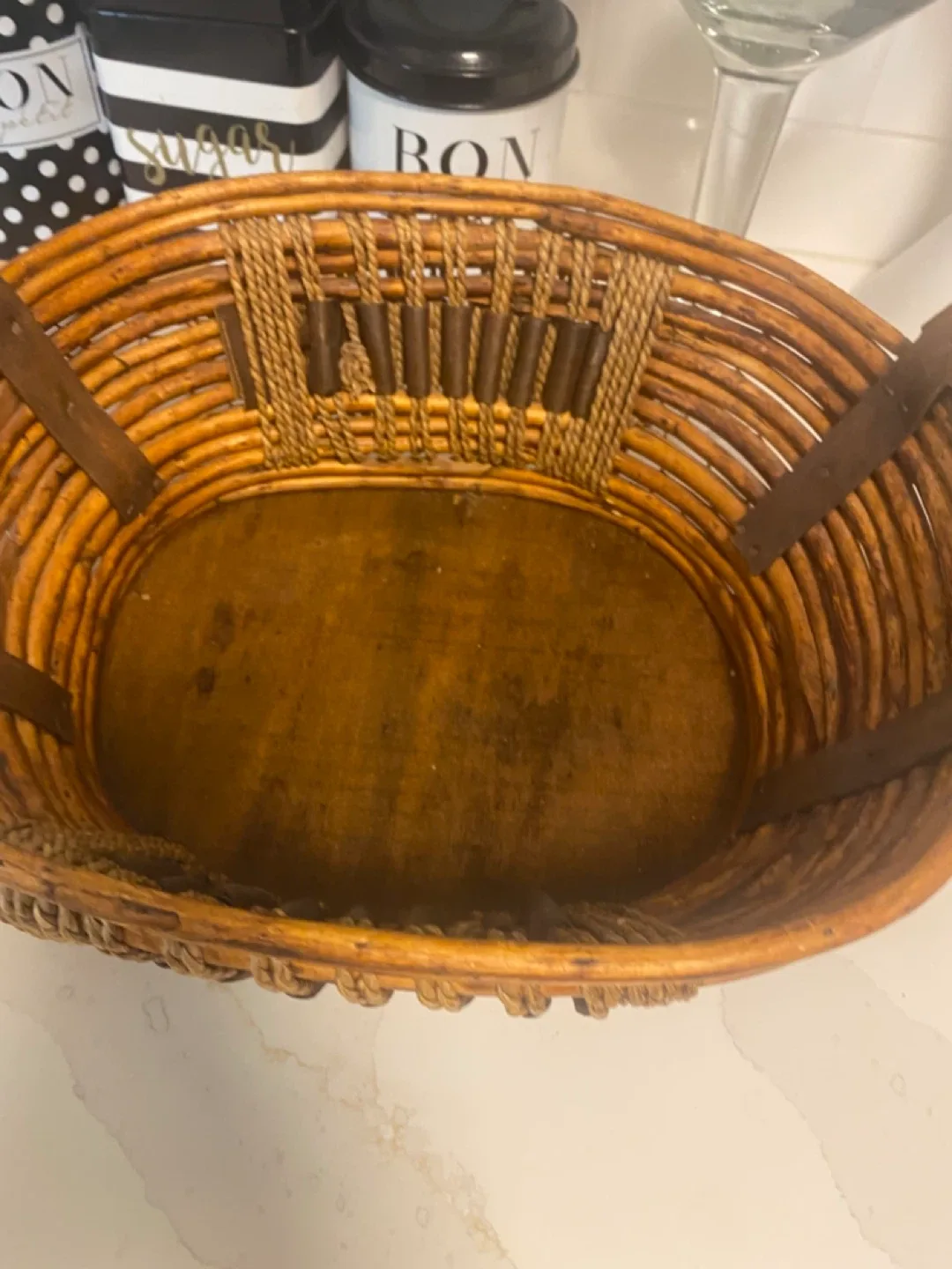 Wicker Basket with Handles image indicator(3)