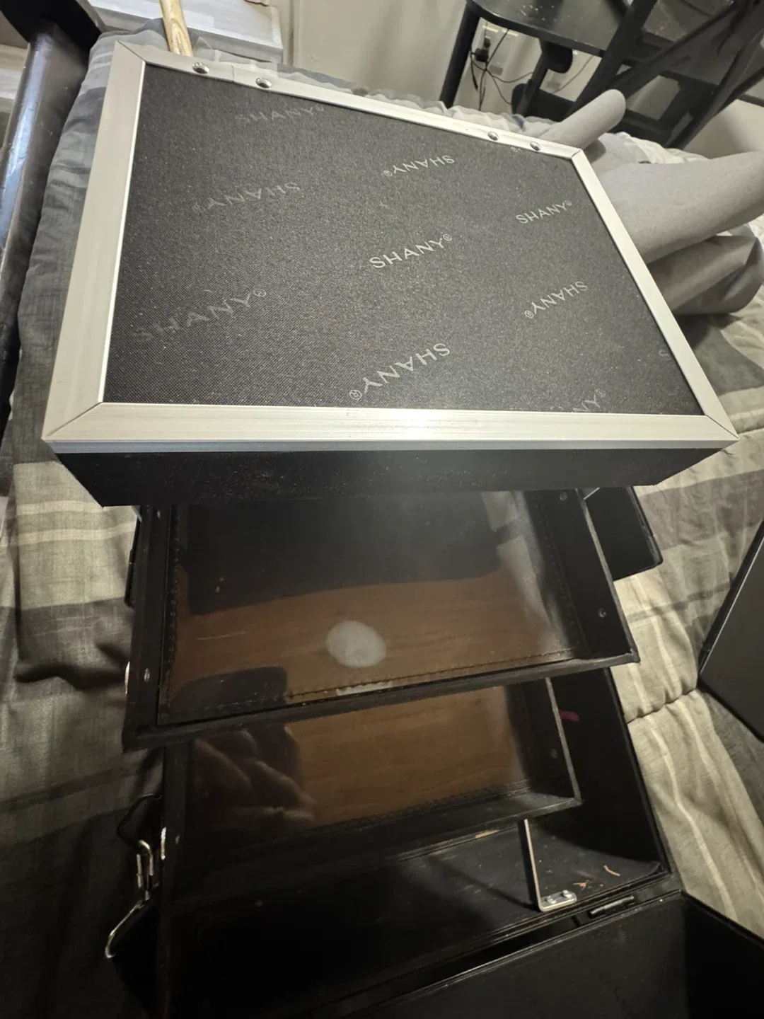 SHANY Makeup Train Case image indicator(2)