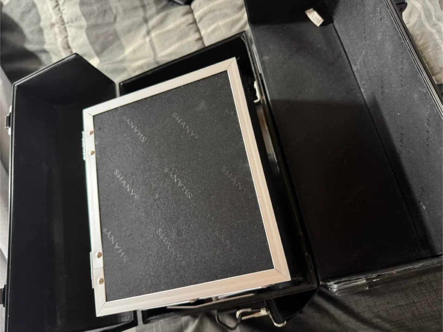 SHANY Makeup Train Case image indicator(5)