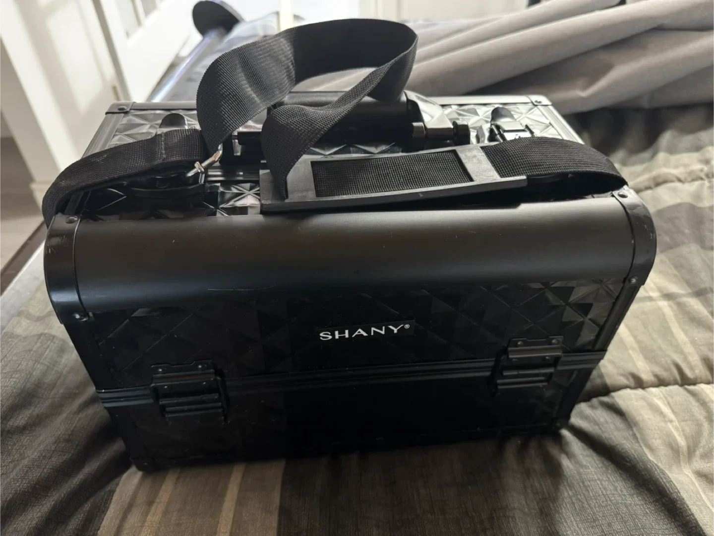 SHANY Makeup Train Case image indicator(6)