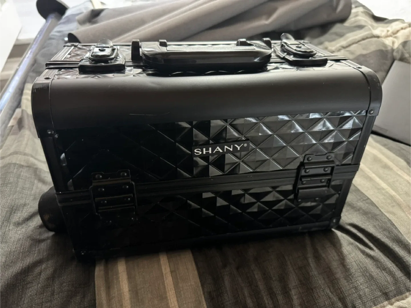 SHANY Makeup Train Case image indicator(7)