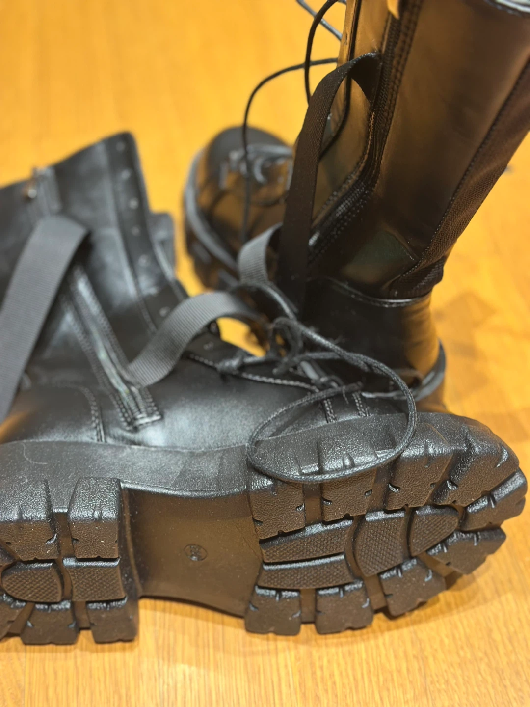 Black Platform Boots, Size 7 - photo 2