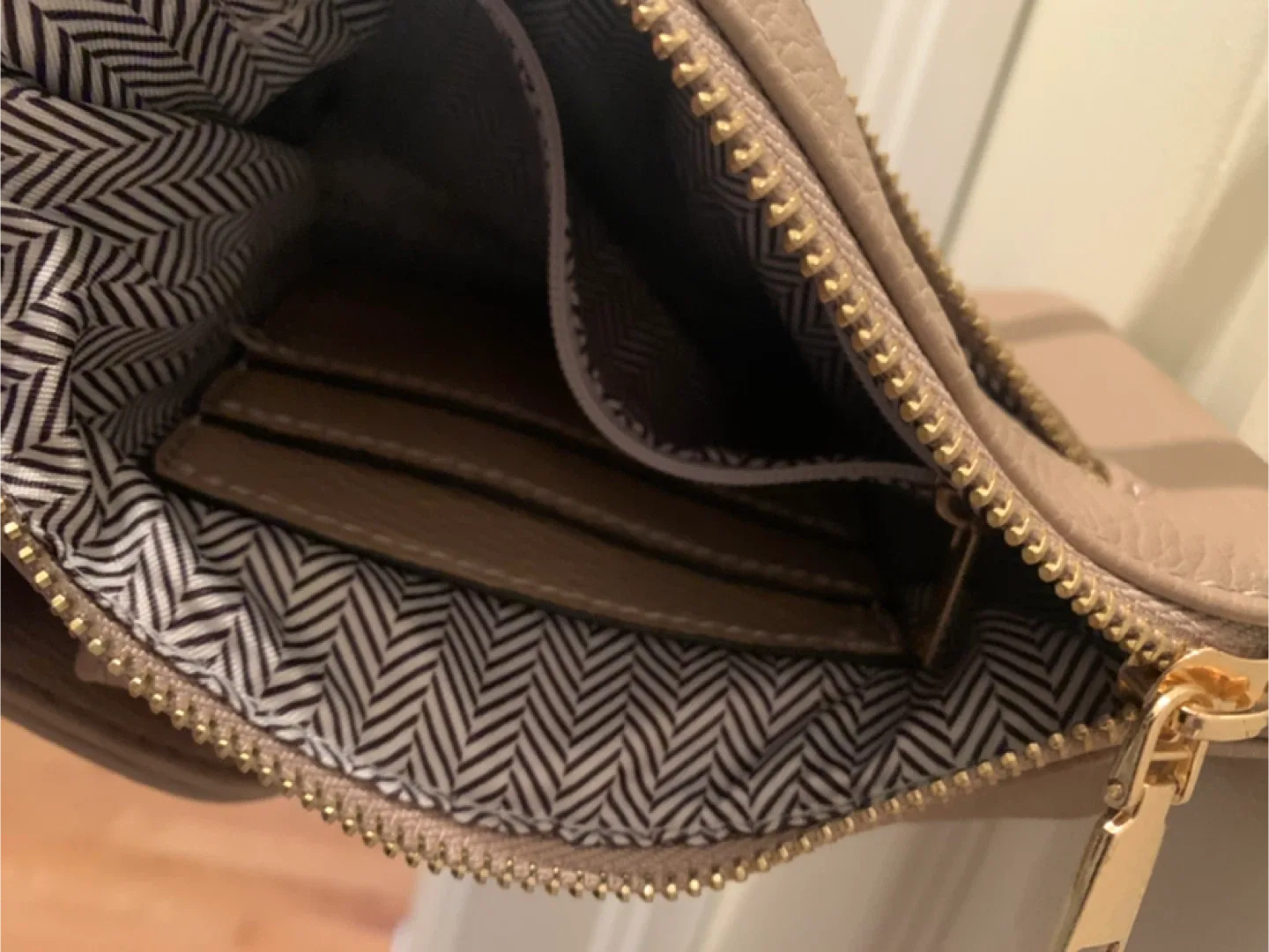 2 Crossbody Bags-PRICE DROP. image indicator(5)