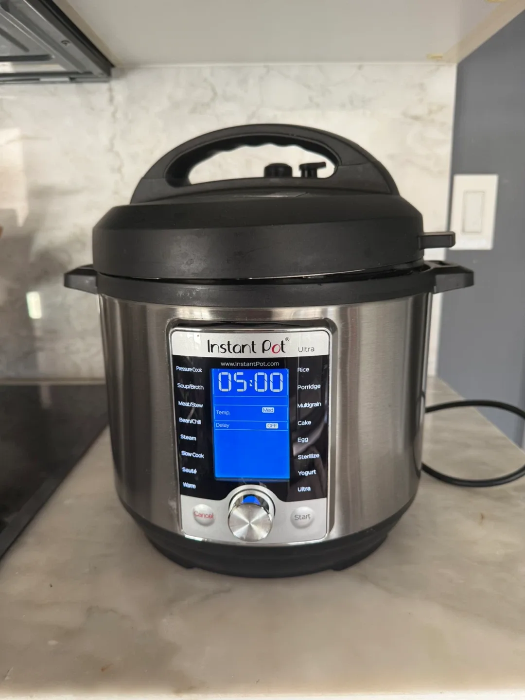 Instant Pot 60 Ultra 6qt Electric Pressure Cooker + extra pot thumbnail