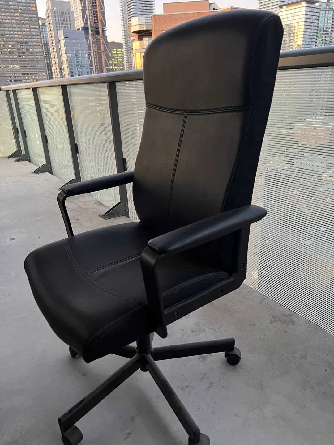Black Office Chair - photo 2