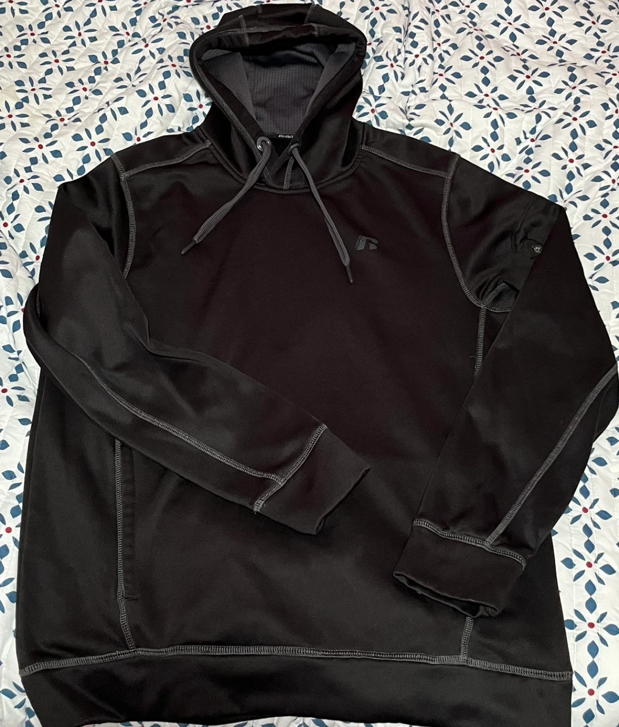 Russell Athletic Black Hoodie  🥕