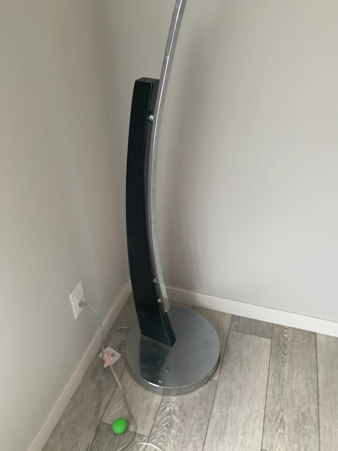 Modern Arc Floor Lamp - Chrome Finish image indicator(3)