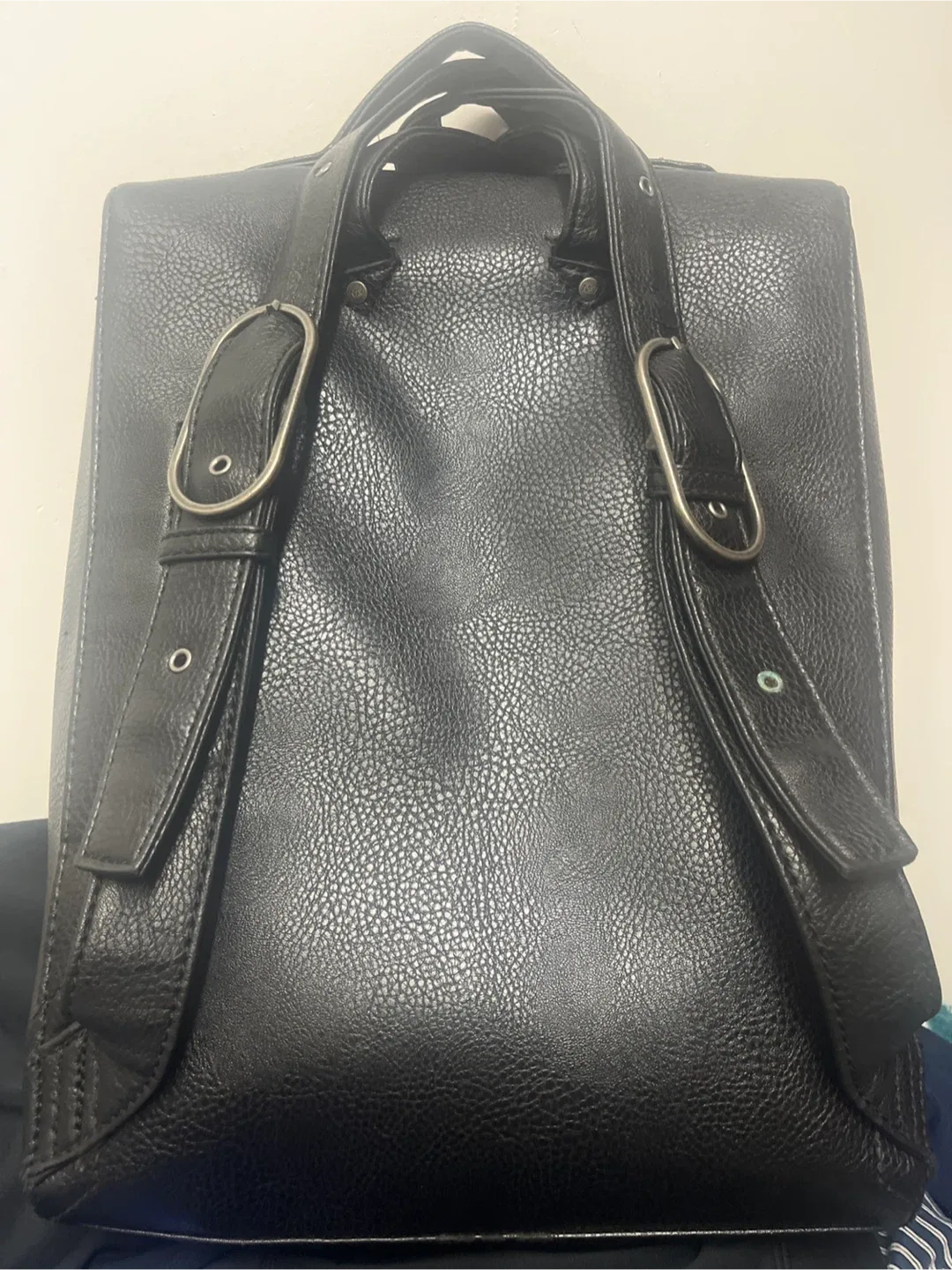 Matt &Nat backpack image indicator(2)