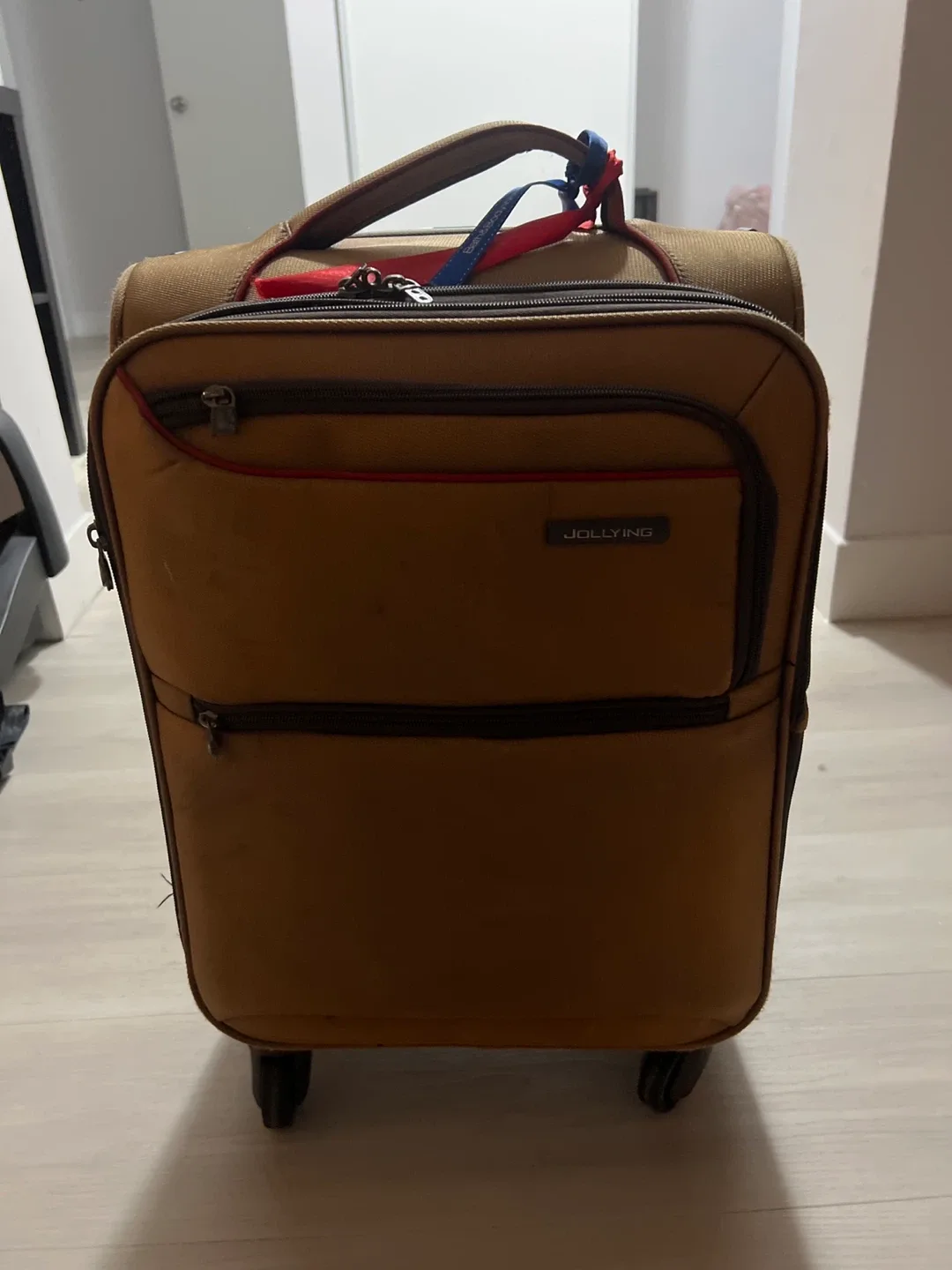 Jollying Carry-on Suitcase thumbnail