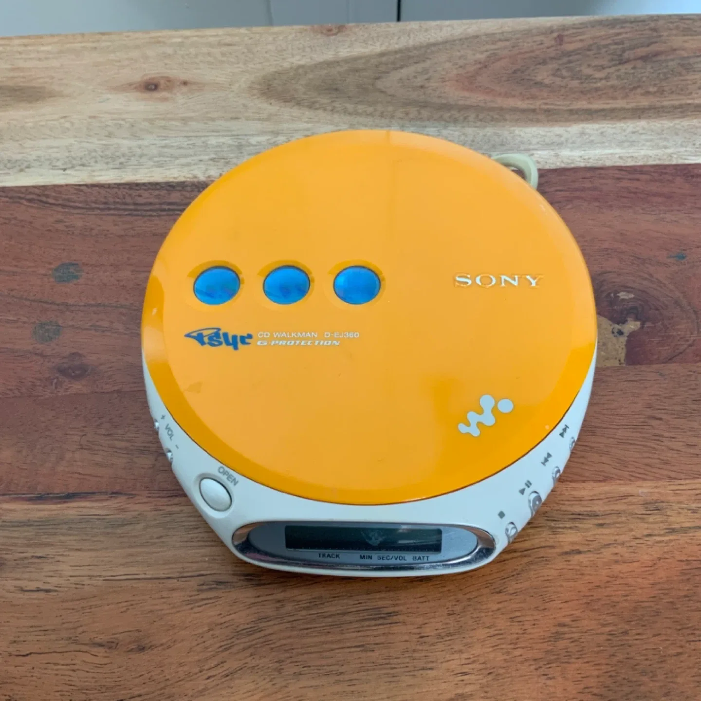 Vintage (90s) Sony CD Walkman thumbnail