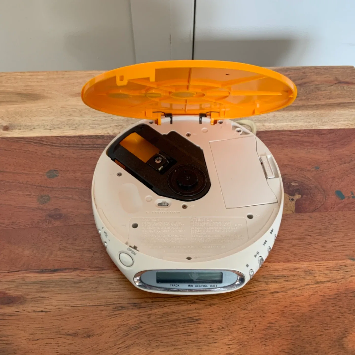 Vintage (90s) Sony CD Walkman image indicator(2)