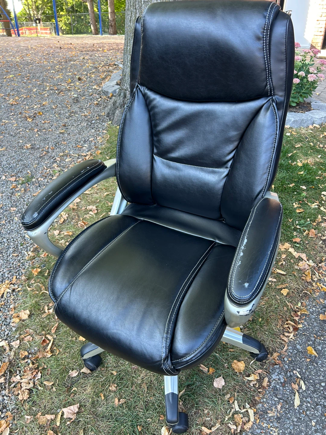 Black Leather Executive Office Chair - photo 2