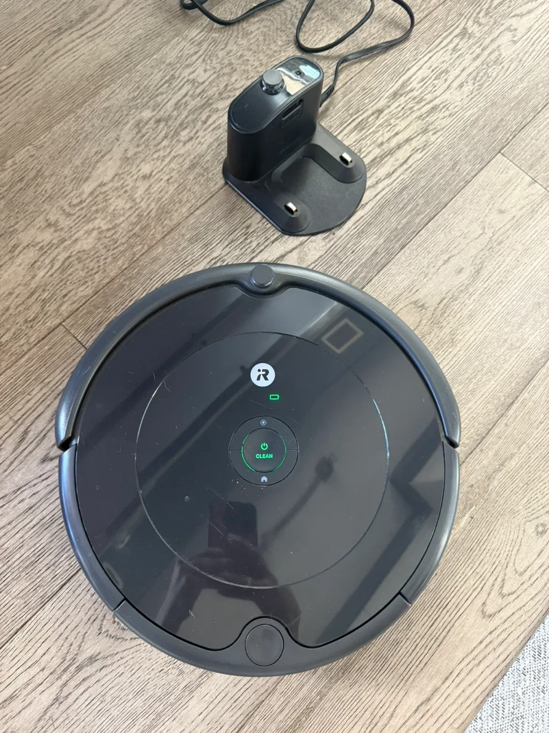 iRobot Roomba 694 Vacuum -Wi-Fi Connectivity image indicator(5)