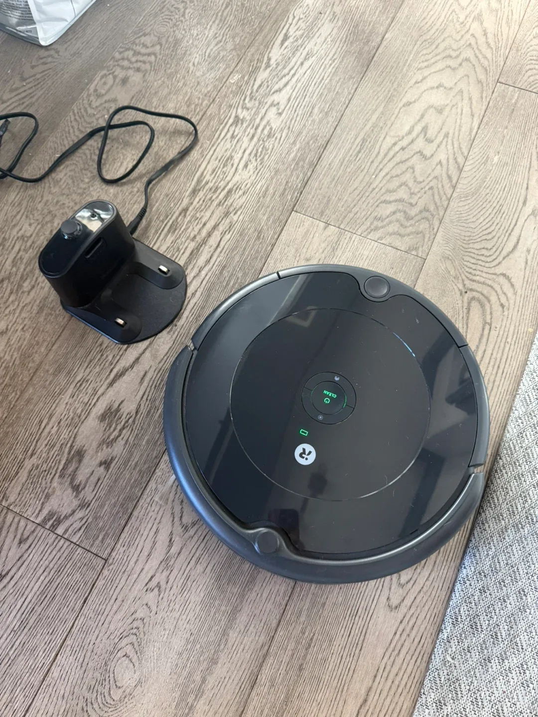 iRobot Roomba 694 Vacuum -Wi-Fi Connectivity thumbnail
