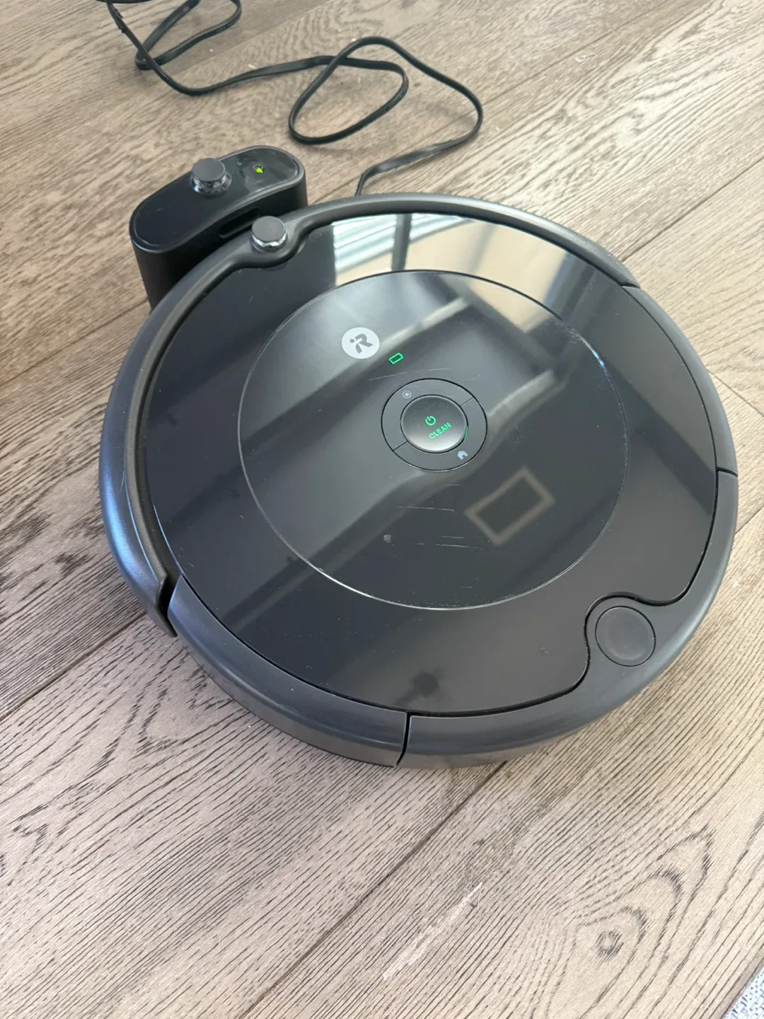 iRobot Roomba 694 Vacuum -Wi-Fi Connectivity image indicator(2)