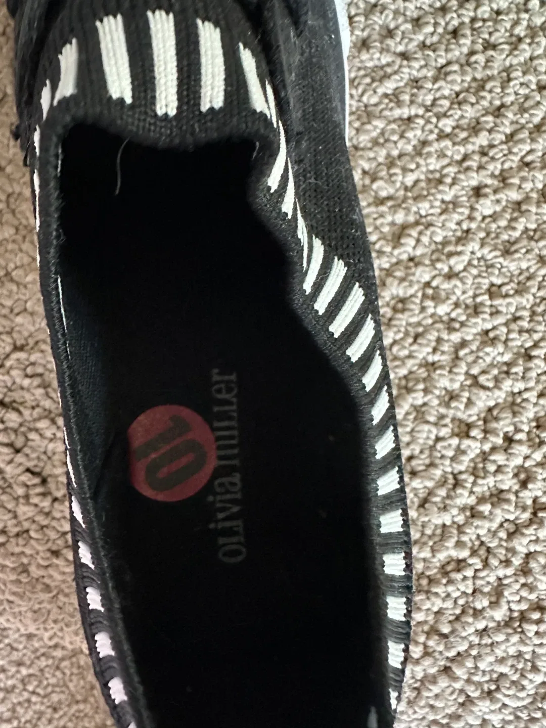 Olivia Miller Black & White Sneakers - Size 10 image indicator(3)