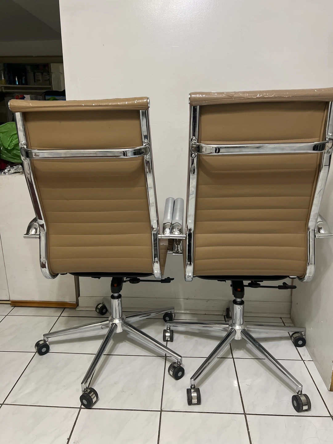 Pair of Brown Office Chairs 🥕 - photo 2