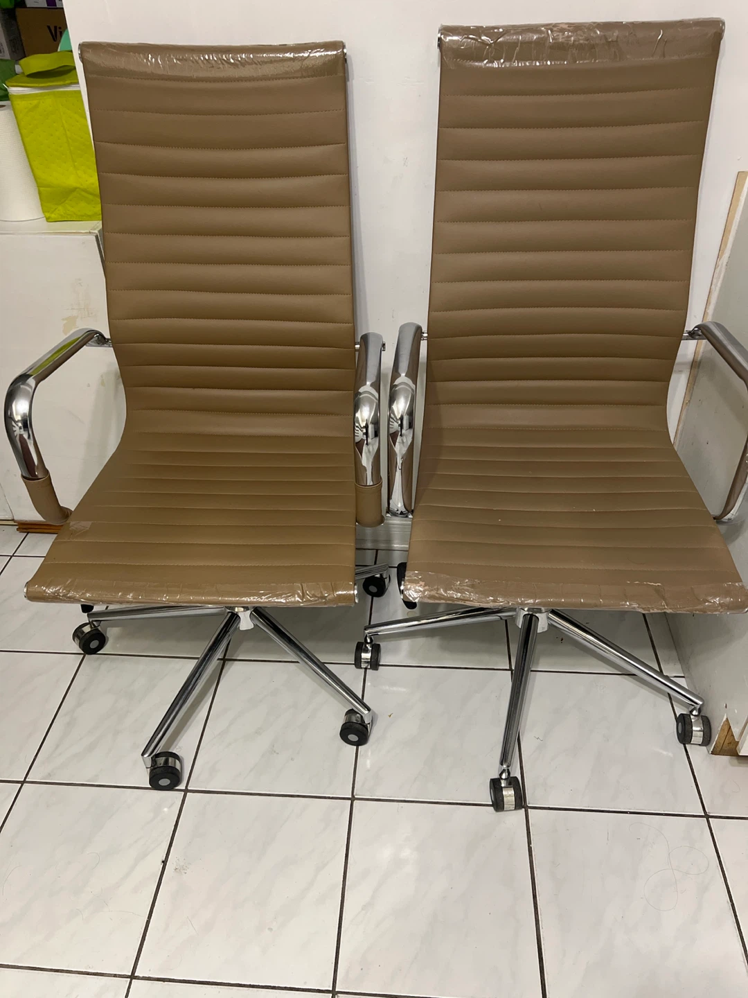 Pair of Brown Office Chairs 🥕