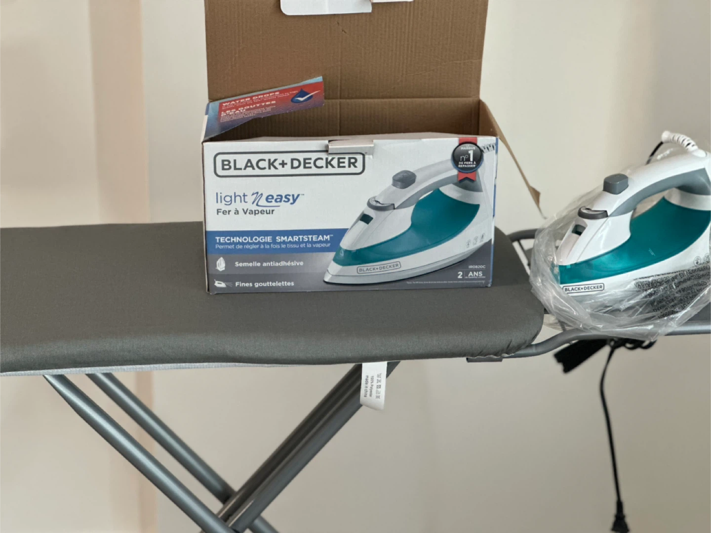 Ironing Board + Free Brand New Black+Decker Iron - photo 4