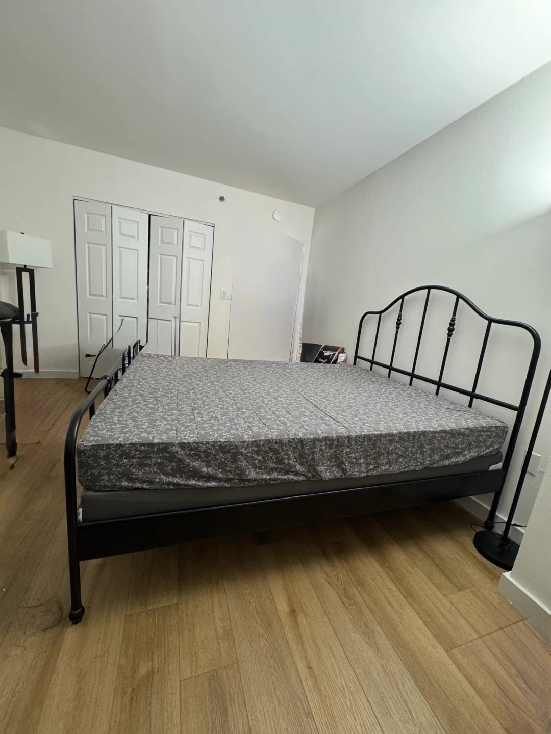 IKEA SAGSTUA Bed frame - Queen - photo 5