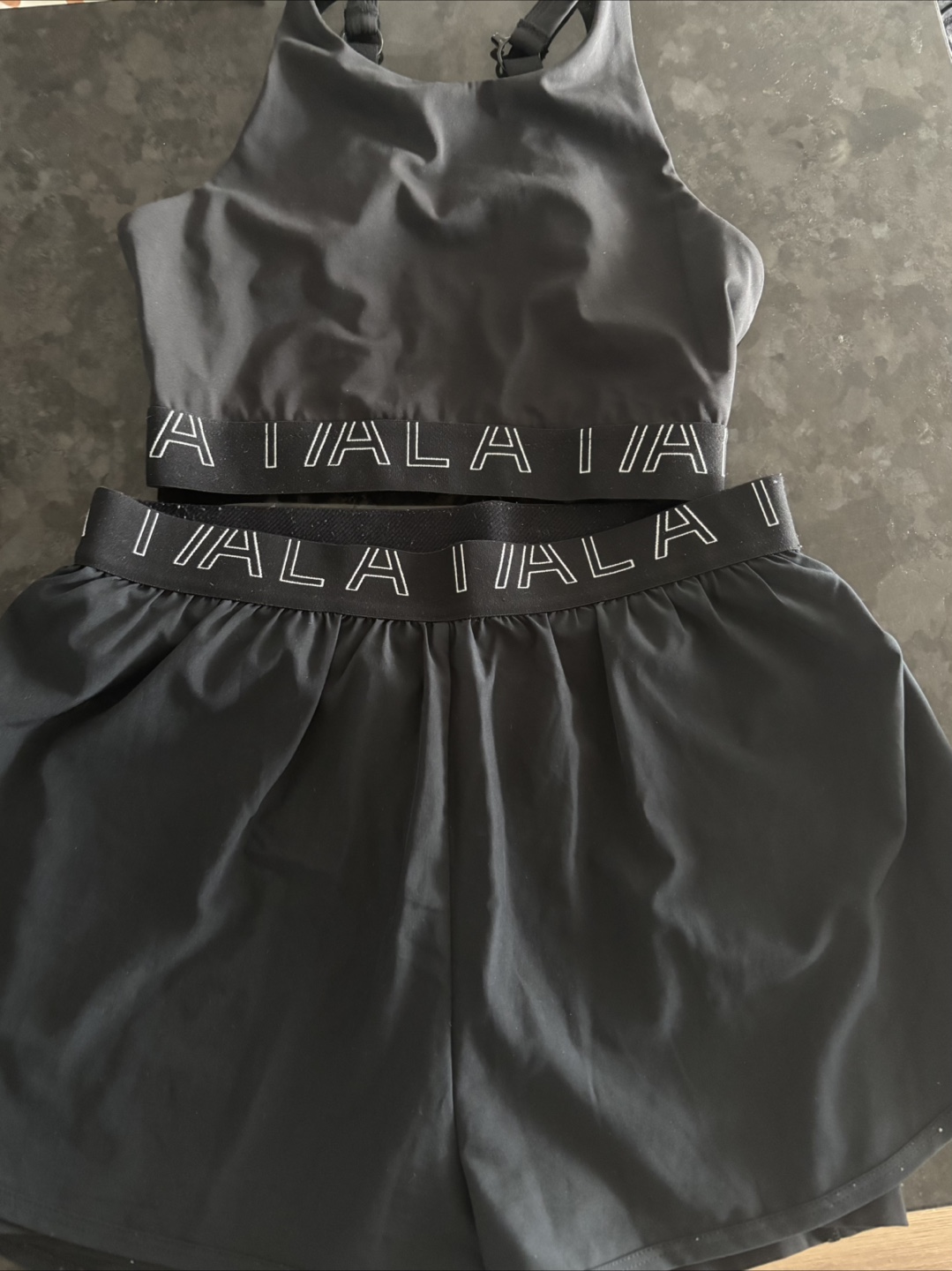 TALA Set: Sports Bra & Running Shorts - photo 2