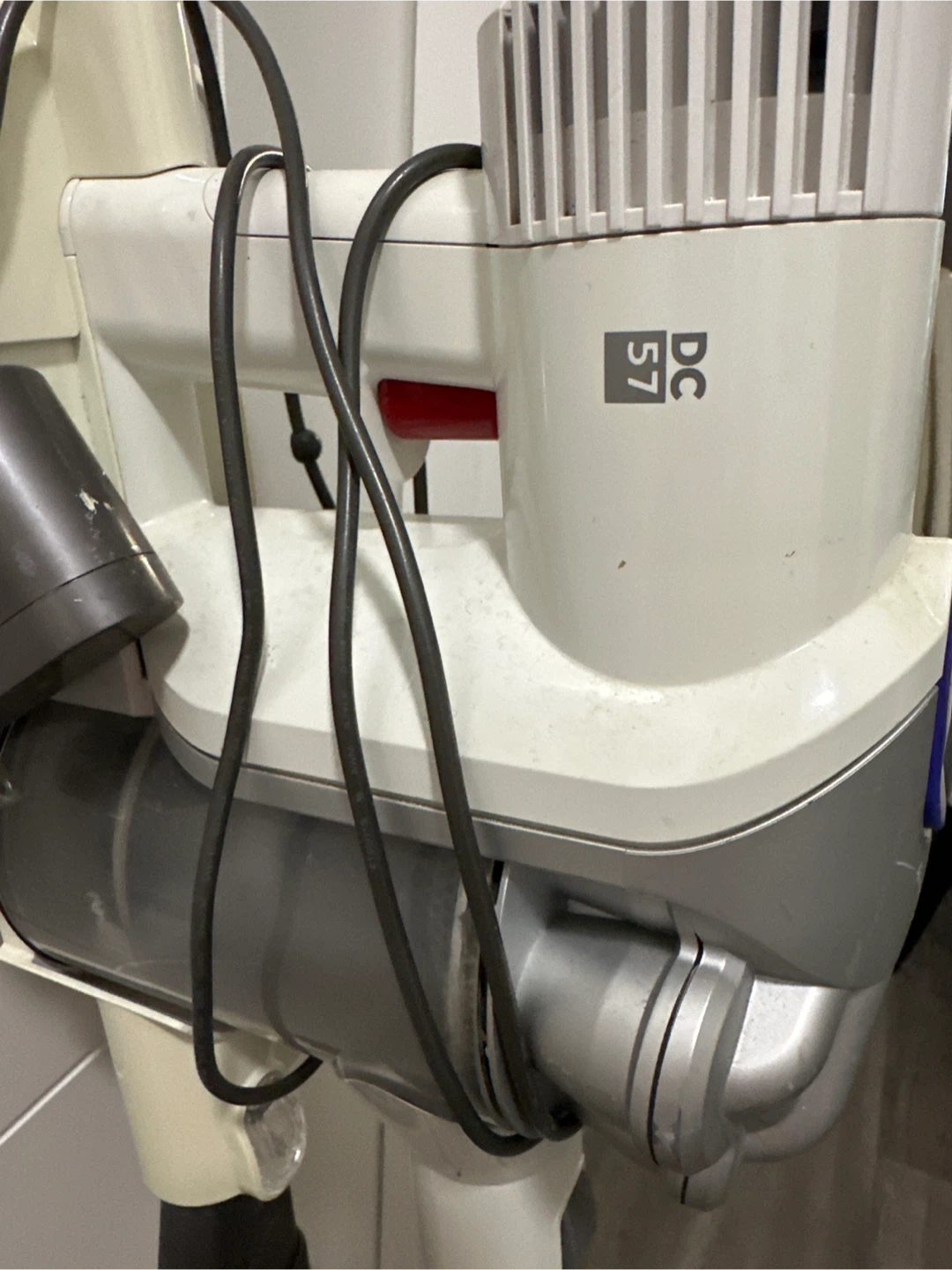 Dyson DC57 Cordless Vacuum and Mop🥕 - photo 4