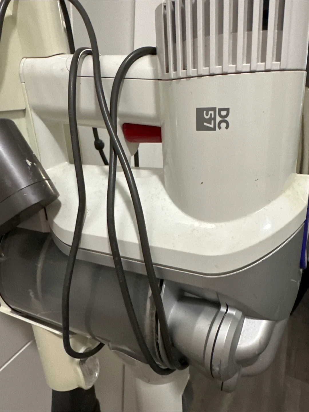 Dyson DC57 Cordless Vacuum and Mop🥕 image indicator(4)