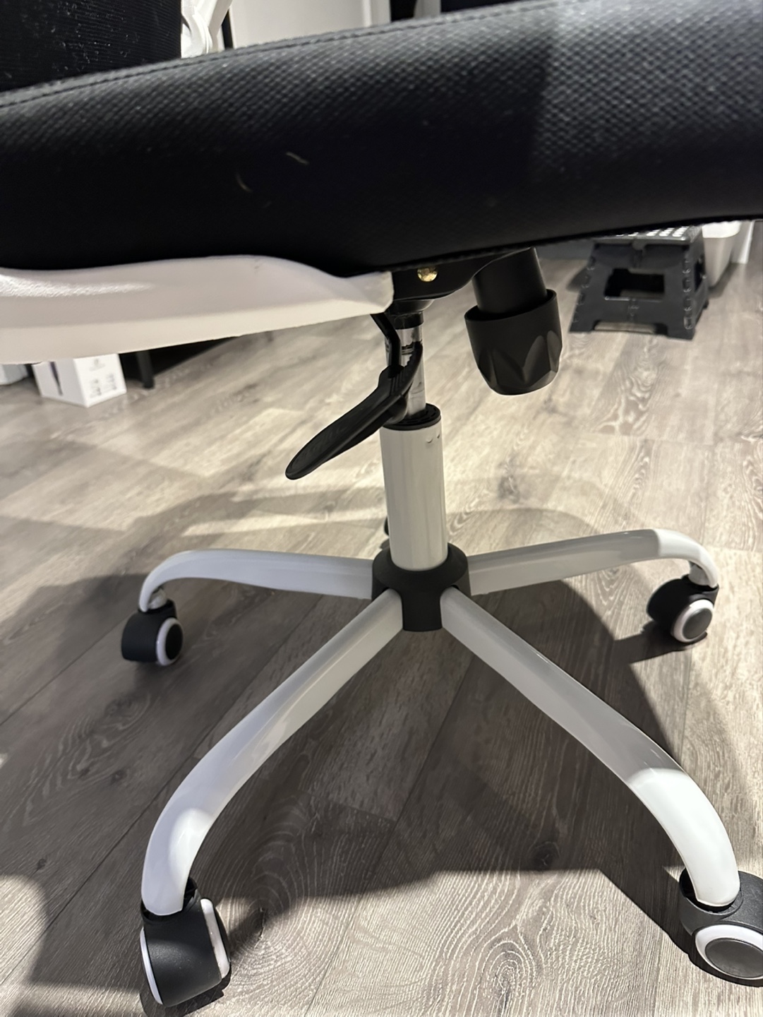 Black & White Mesh Office Chair - photo 3