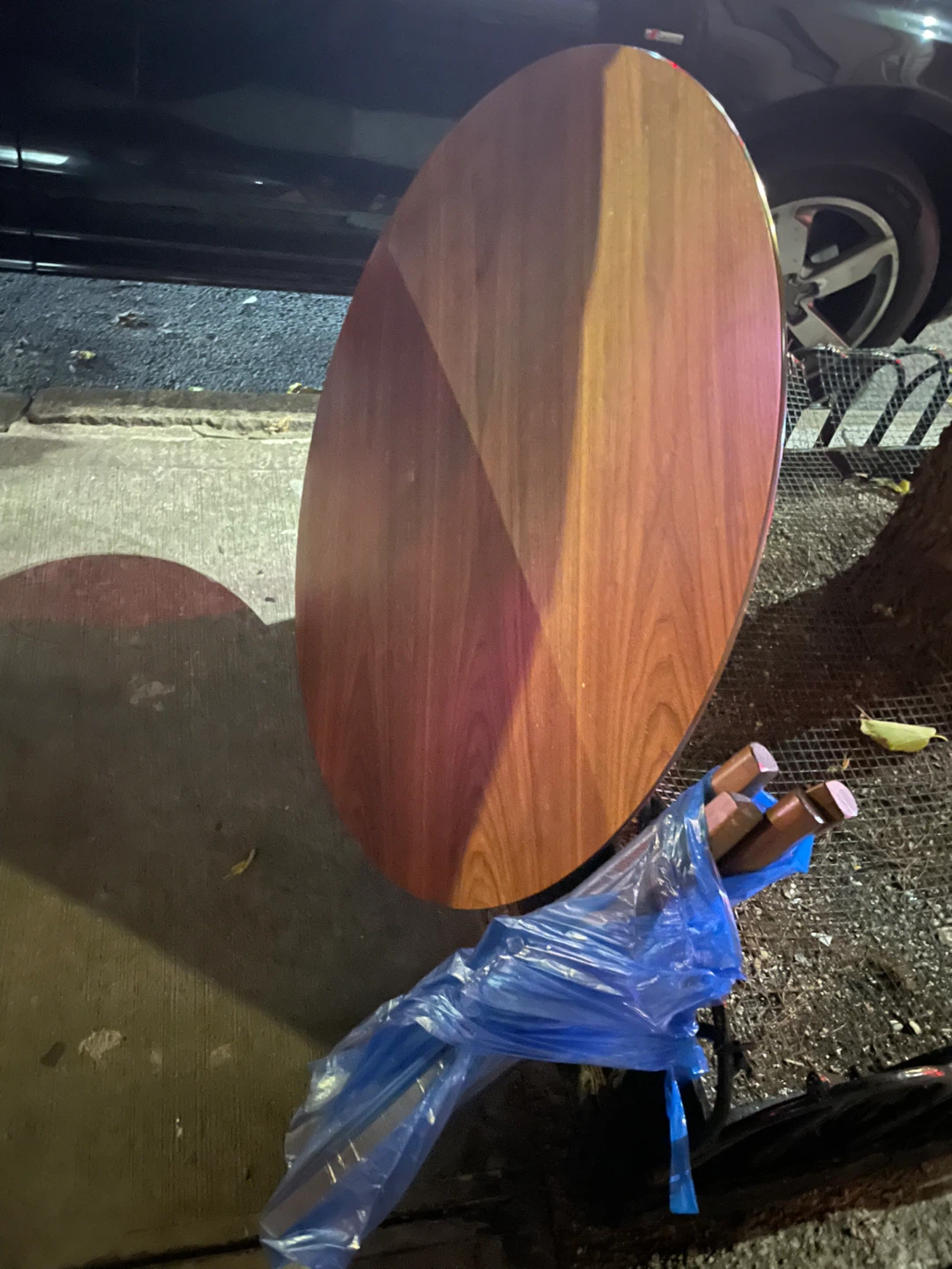 🥕 Round Wooden Table with Legs