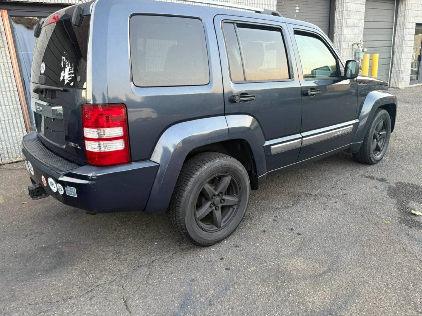 👌 2008 jeep liberty  $3300 image indicator(3)