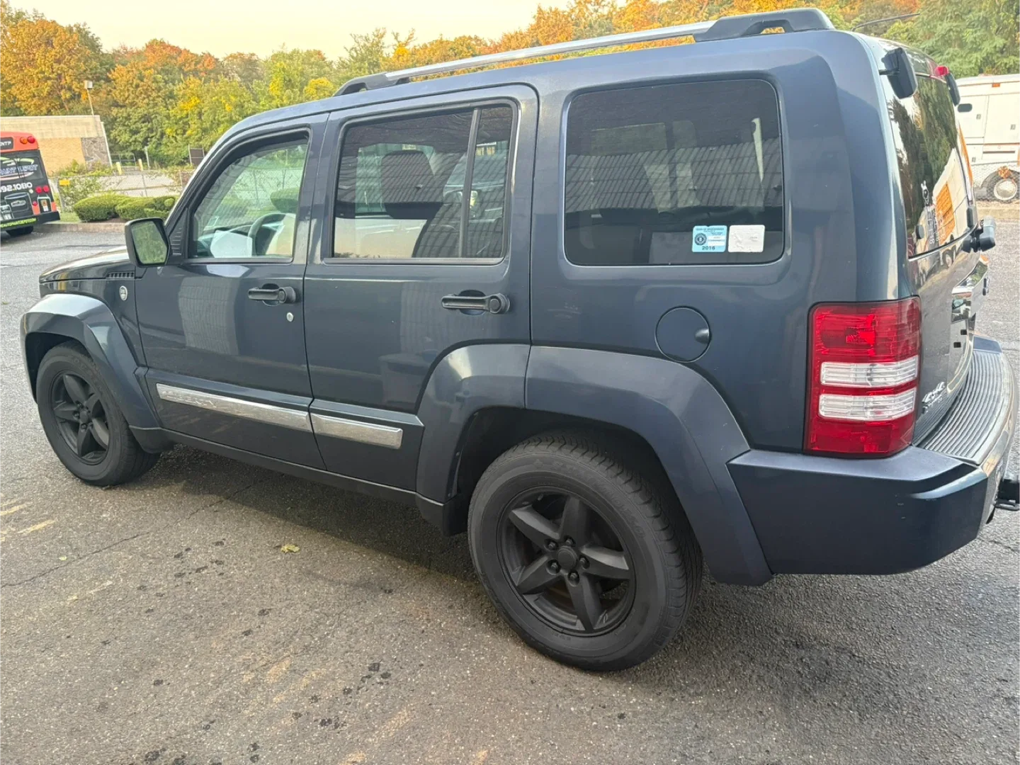 👌 2008 jeep liberty  $3300 image indicator(4)